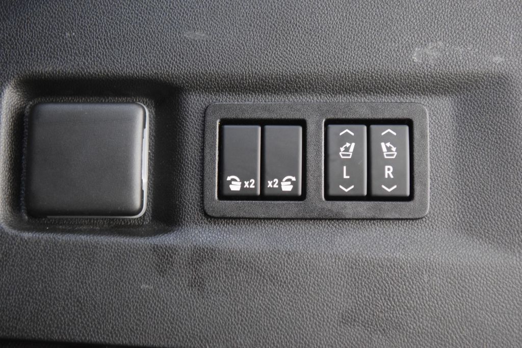 2022 Chevrolet Tahoe 4WD 4dr High Country - 23006688 - 22