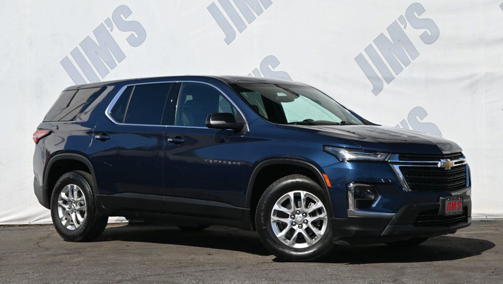 2022 Chevrolet Traverse LS photo 2