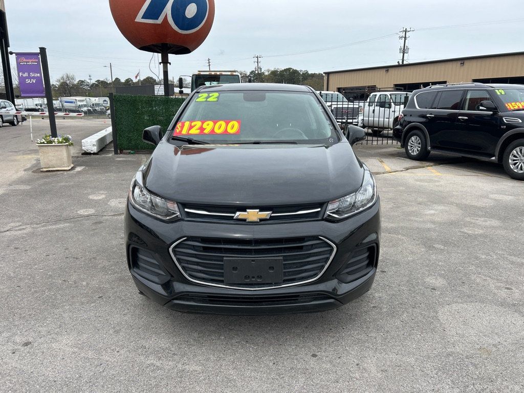2022 Chevrolet Trax LS photo 2