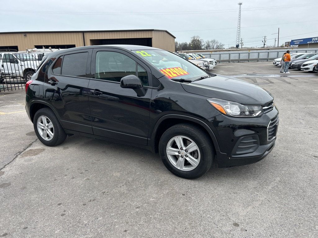 2022 Chevrolet Trax LS photo 3