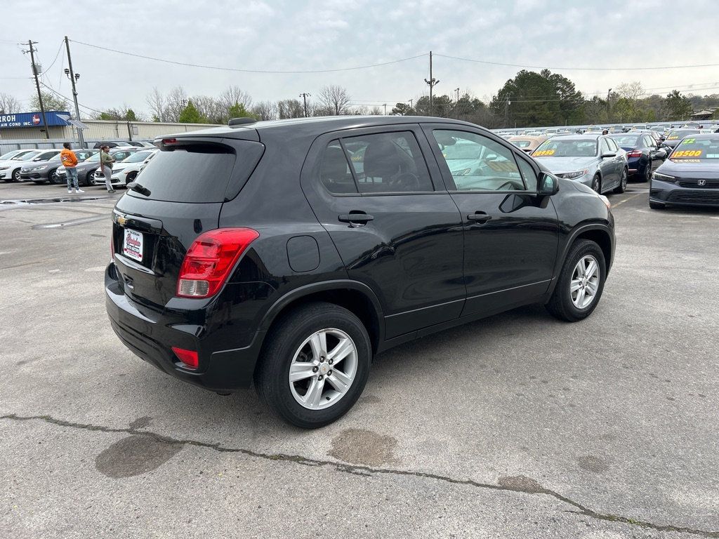 2022 Chevrolet Trax LS photo 4