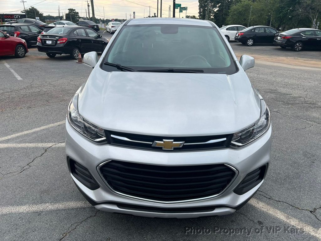 2022 Chevrolet Trax LS photo 2