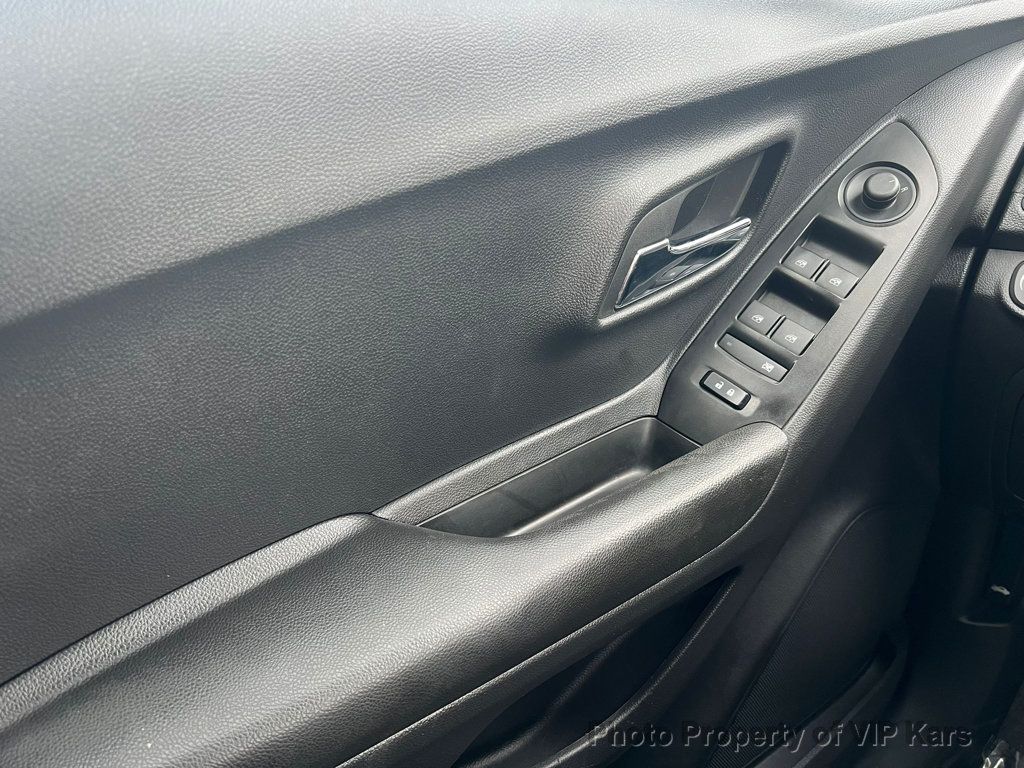 2022 Chevrolet Trax LS photo 9