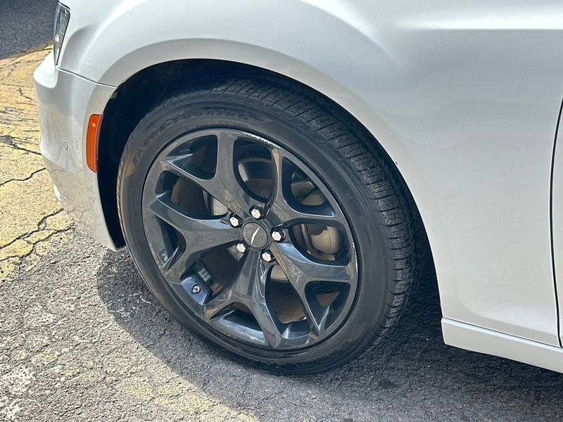 2022 Chrysler 300 300S RWD - 22926978 - 11