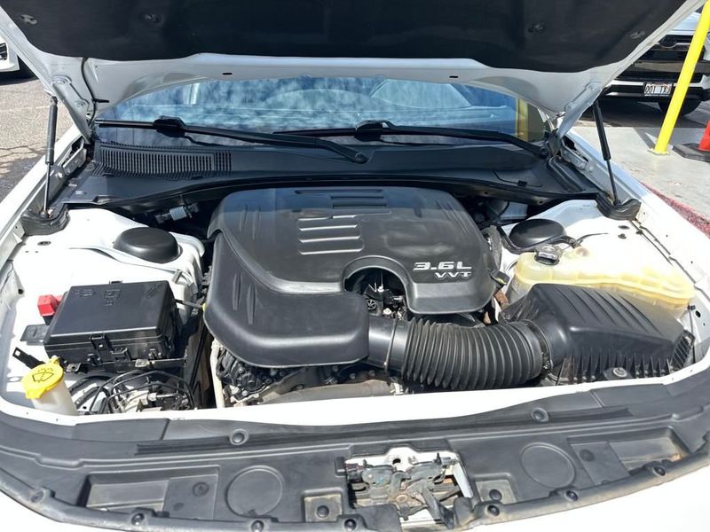 2022 Chrysler 300 300S RWD - 22926978 - 21