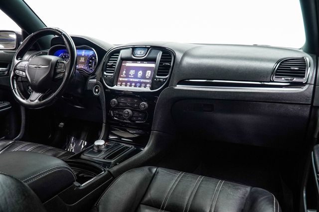 2022 Chrysler 300 300S RWD - 23018294 - 17
