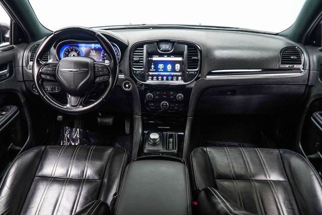 2022 Chrysler 300 S's photo