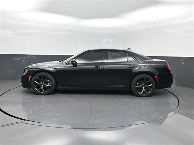 2022 Chrysler 300 S photo 2