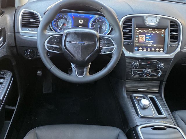 2022 Chrysler 300 Touring RWD - 22975774 - 9