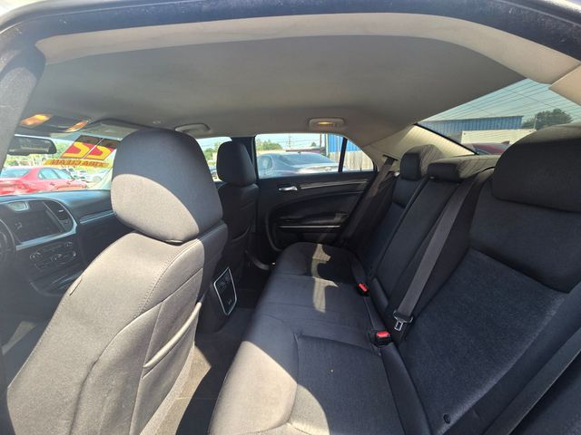 2022 Chrysler 300 Touring RWD - 23086807 - 5