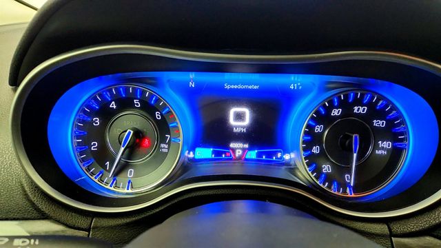 2022 Chrysler 300 Touring w/ Sport Appearance Package - 22998050 - 13