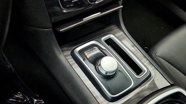 2022 Chrysler 300 Touring w/ Sport Appearance Package - 22998050 - 15
