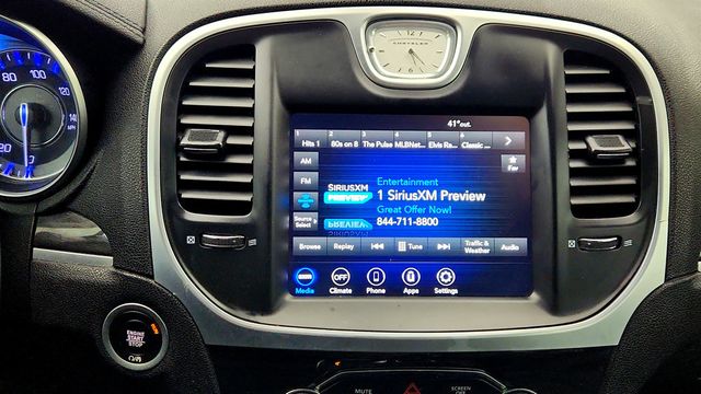 2022 Chrysler 300 Touring w/ Sport Appearance Package - 22998050 - 16