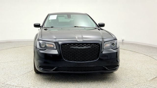 2022 Chrysler 300 Touring w/ Sport Appearance Package - 22998050 - 1