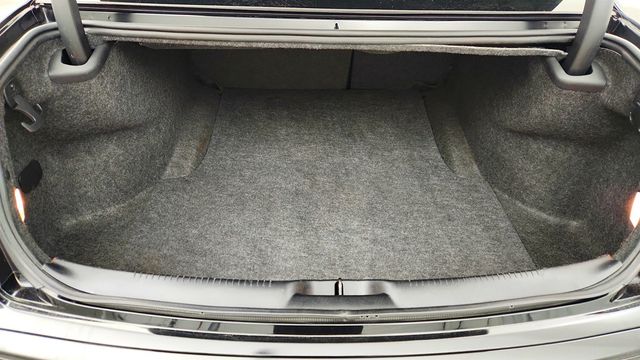 2022 Chrysler 300 Touring w/ Sport Appearance Package - 22998050 - 20