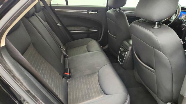 2022 Chrysler 300 Touring w/ Sport Appearance Package - 22998050 - 21