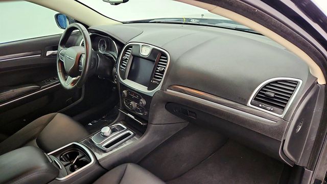 2022 Chrysler 300 Touring w/ Sport Appearance Package - 22998050 - 23