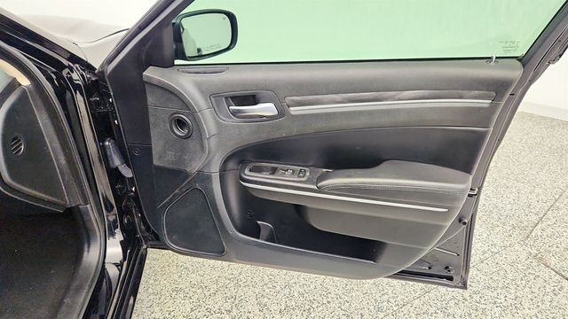 2022 Chrysler 300 Touring w/ Sport Appearance Package - 22998050 - 24