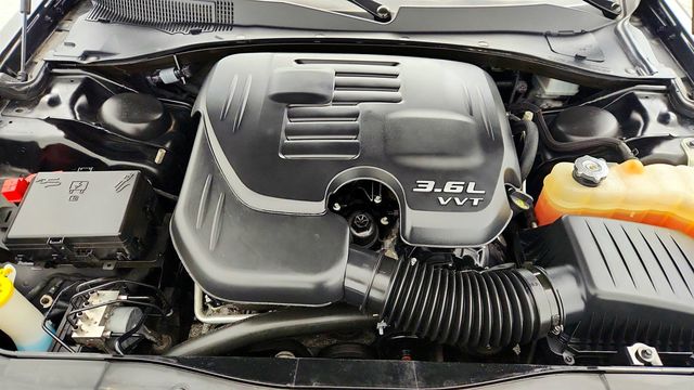 2022 Chrysler 300 Touring w/ Sport Appearance Package - 22998050 - 25