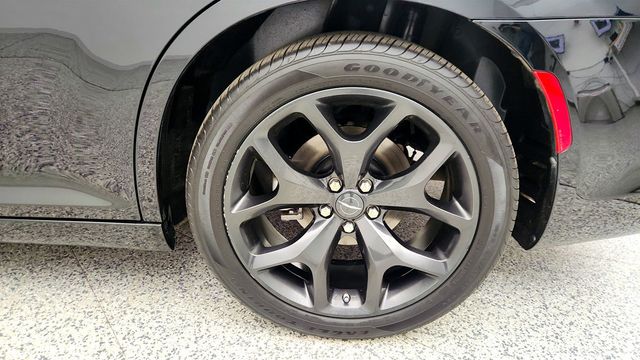 2022 Chrysler 300 Touring w/ Sport Appearance Package - 22998050 - 8