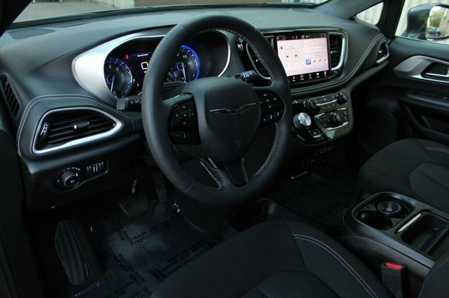 2022 Chrysler Pacifica AWD ONE OWNER  TOURING  - 23049835 - 22