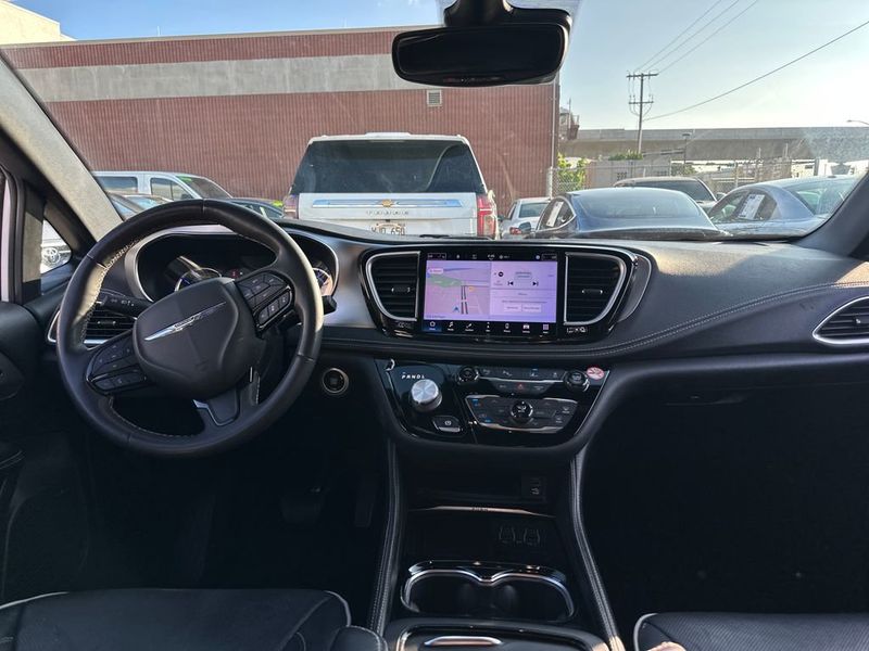 2022 Chrysler Pacifica Hybrid Limited FWD - 22979160 - 12