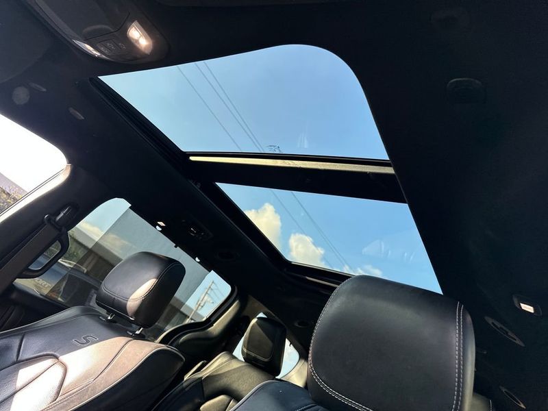 2022 Chrysler Pacifica Hybrid Limited FWD - 22979160 - 18