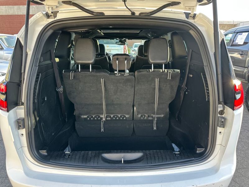 2022 Chrysler Pacifica Hybrid Limited FWD - 22979160 - 19