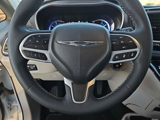 2022 Chrysler Pacifica Hybrid Touring L FWD - 22972702 - 11