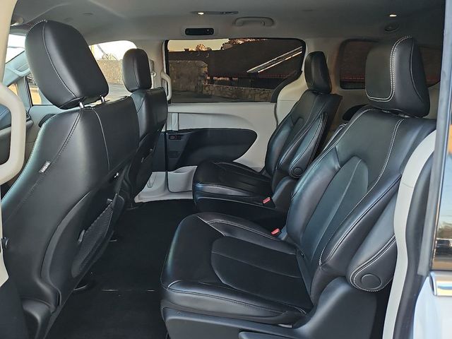 2022 Chrysler Pacifica Hybrid Touring L FWD - 22972702 - 6