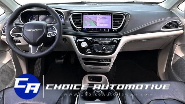 2022 Chrysler Pacifica Hybrid Touring L FWD - 22384975 - 17