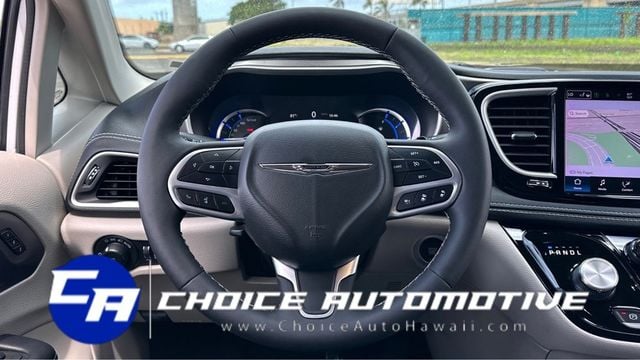 2022 Chrysler Pacifica Hybrid Touring L FWD - 22384975 - 18