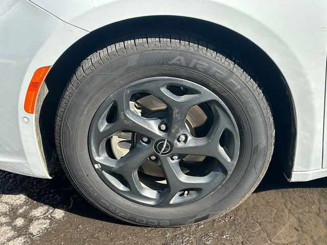 2022 Chrysler Pacifica Hybrid Touring L FWD - 23006695 - 11