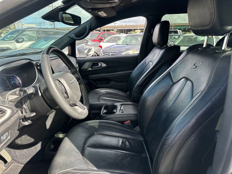 2022 Chrysler Pacifica Hybrid Touring L FWD - 23006695 - 12