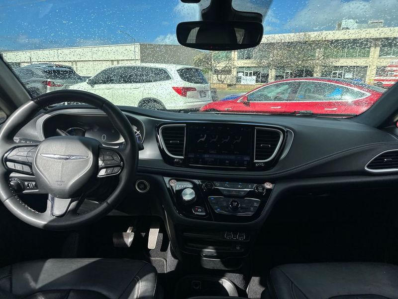 2022 Chrysler Pacifica Hybrid Touring L FWD - 23006695 - 13