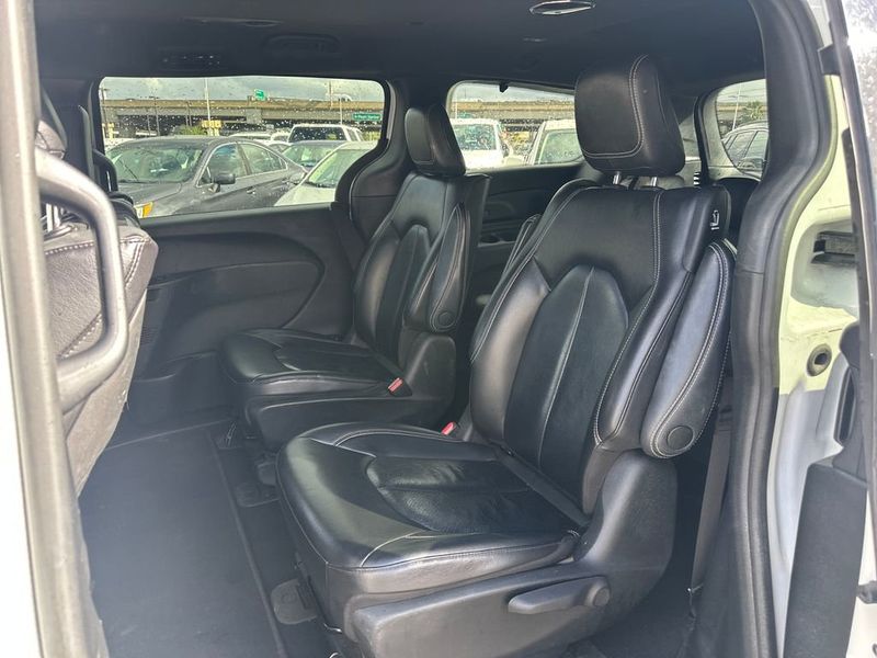 2022 Chrysler Pacifica Hybrid Touring L FWD - 23006695 - 14