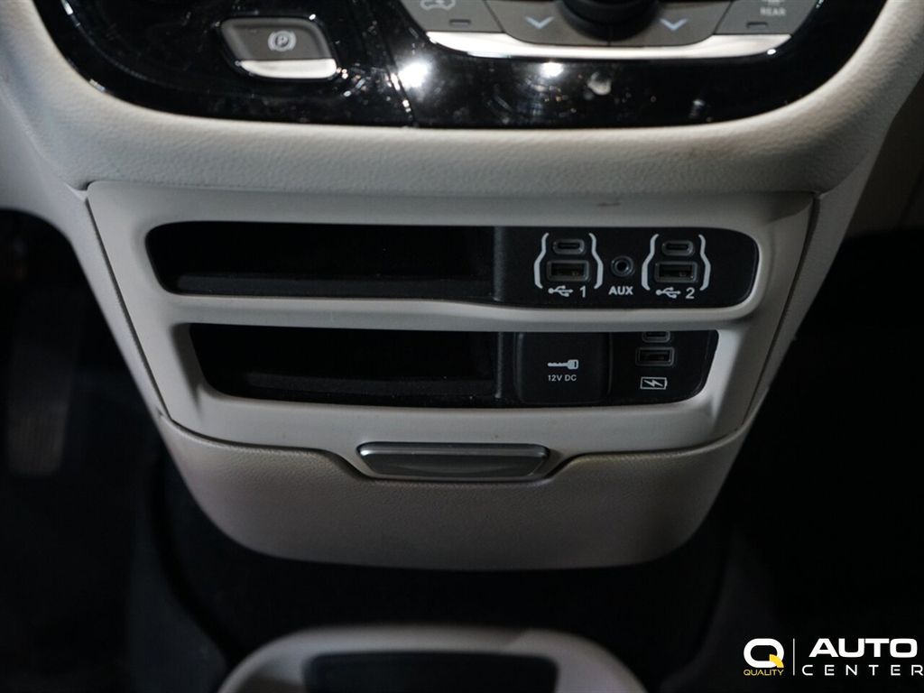 2022 Chrysler Pacifica Hybrid Touring L FWD - 22958080 - 18