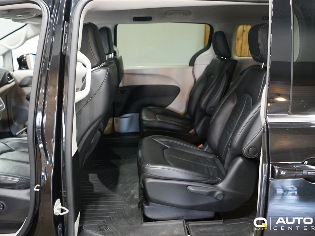 2022 Chrysler Pacifica Hybrid Touring L FWD - 22958080 - 23