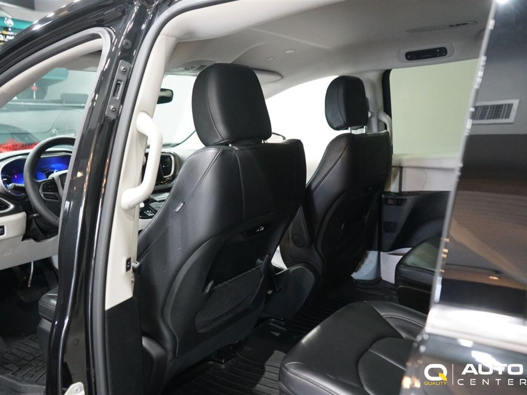 2022 Chrysler Pacifica Hybrid Touring L FWD - 22958080 - 24