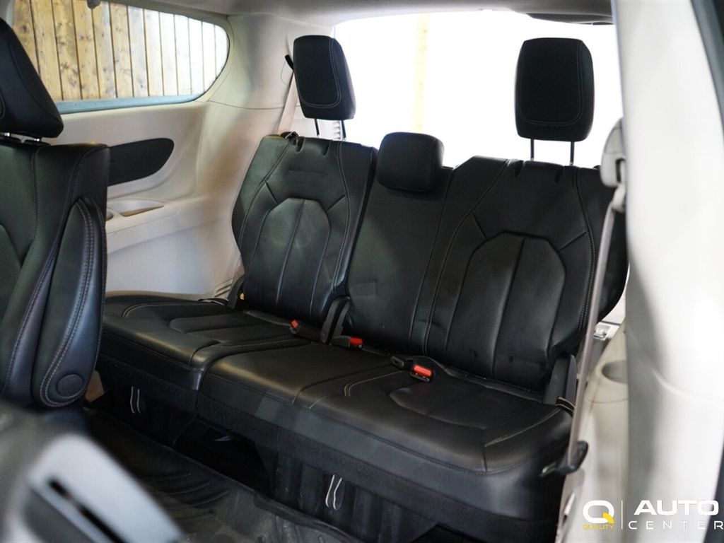 2022 Chrysler Pacifica Hybrid Touring L FWD - 22958080 - 25