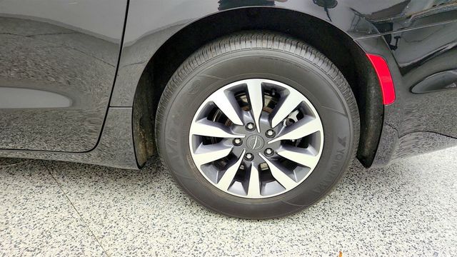 2022 Chrysler Pacifica Hybrid Touring L FWD - 23043145 - 9