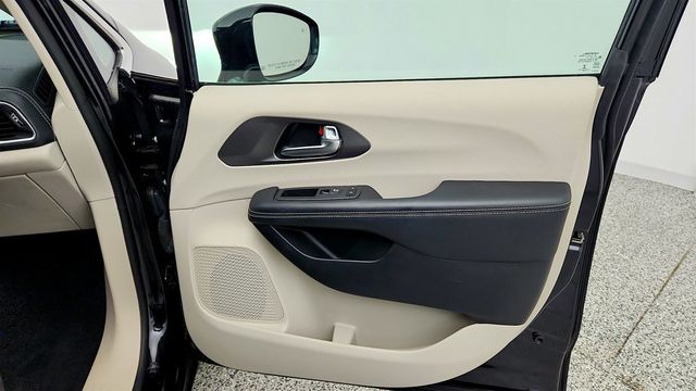 2022 Chrysler Pacifica Hybrid Touring L FWD - 23043145 - 23