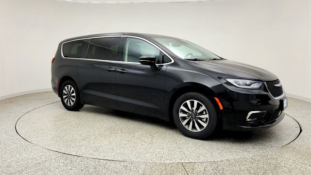 2022 Chrysler Pacifica Hybrid Touring L FWD - 23043145 - 2