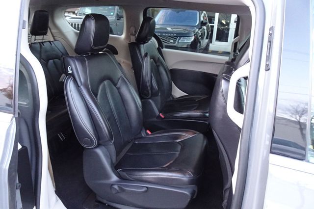 2022 Chrysler Pacifica Hybrid Touring L FWD - 22947946 - 11