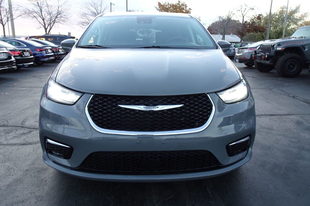 2022 Chrysler Pacifica Hybrid Touring L photo 3