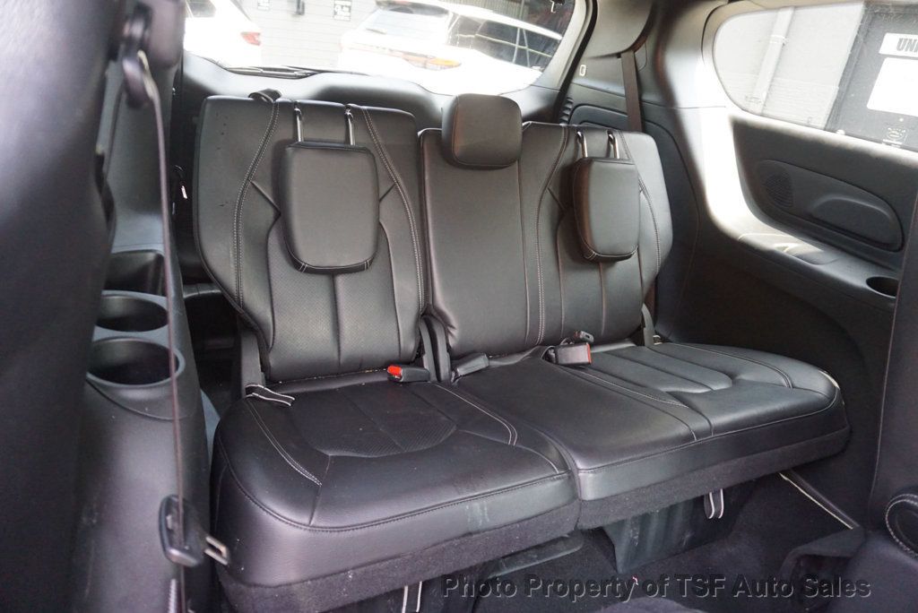 2022 Chrysler Pacifica Hybrid Touring L photo 13