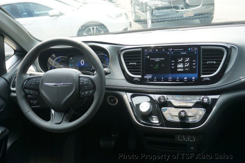 2022 Chrysler Pacifica Hybrid Touring L photo 14