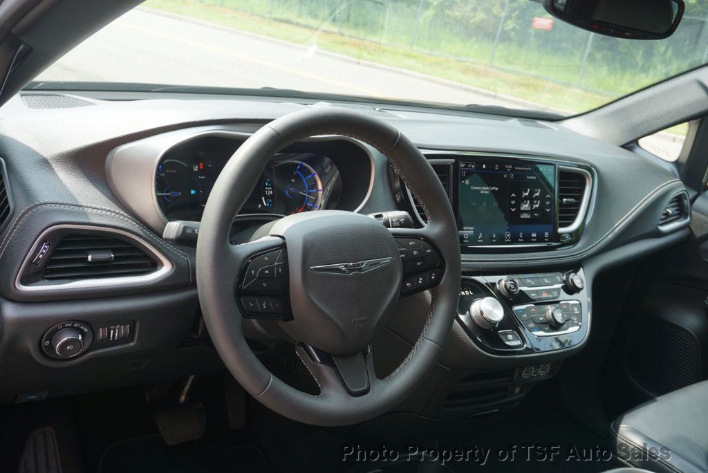 2022 Chrysler Pacifica Hybrid Touring L photo 15