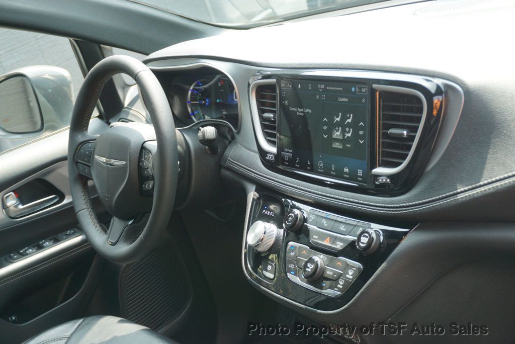 2022 Chrysler Pacifica Hybrid Touring L photo 16