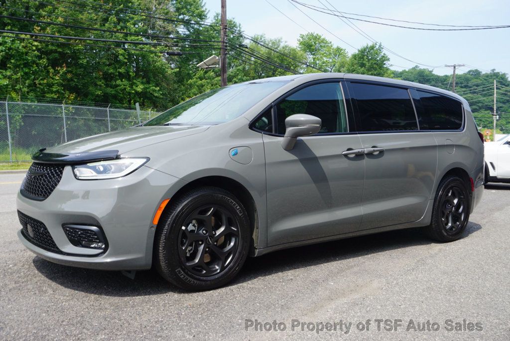 2022 Chrysler Pacifica Hybrid Touring L photo 3